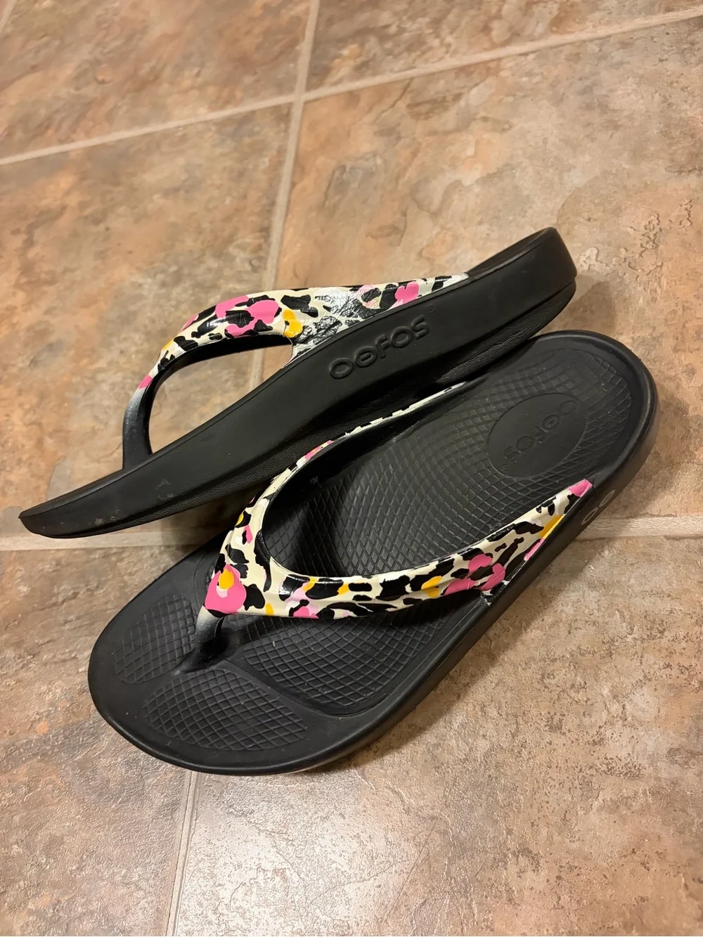 OOFOS Women's Black Flip Flop Sandals with Pink & Yellow Accent Straps